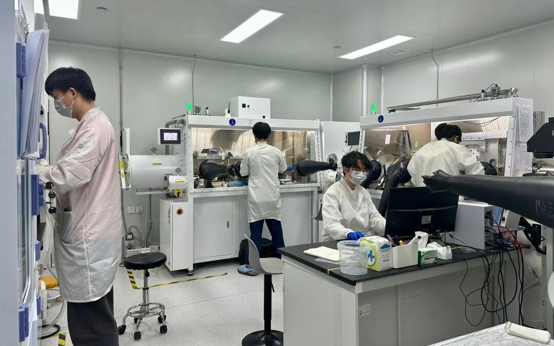 马斯克的 AI 狂想，意外救活了沉寂三年的「钙钛矿」