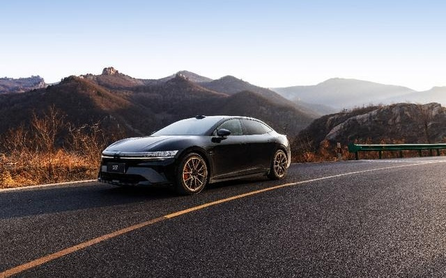 极氪焕新7系正式上市 京东否认进入网约车领域丨封面科技周报