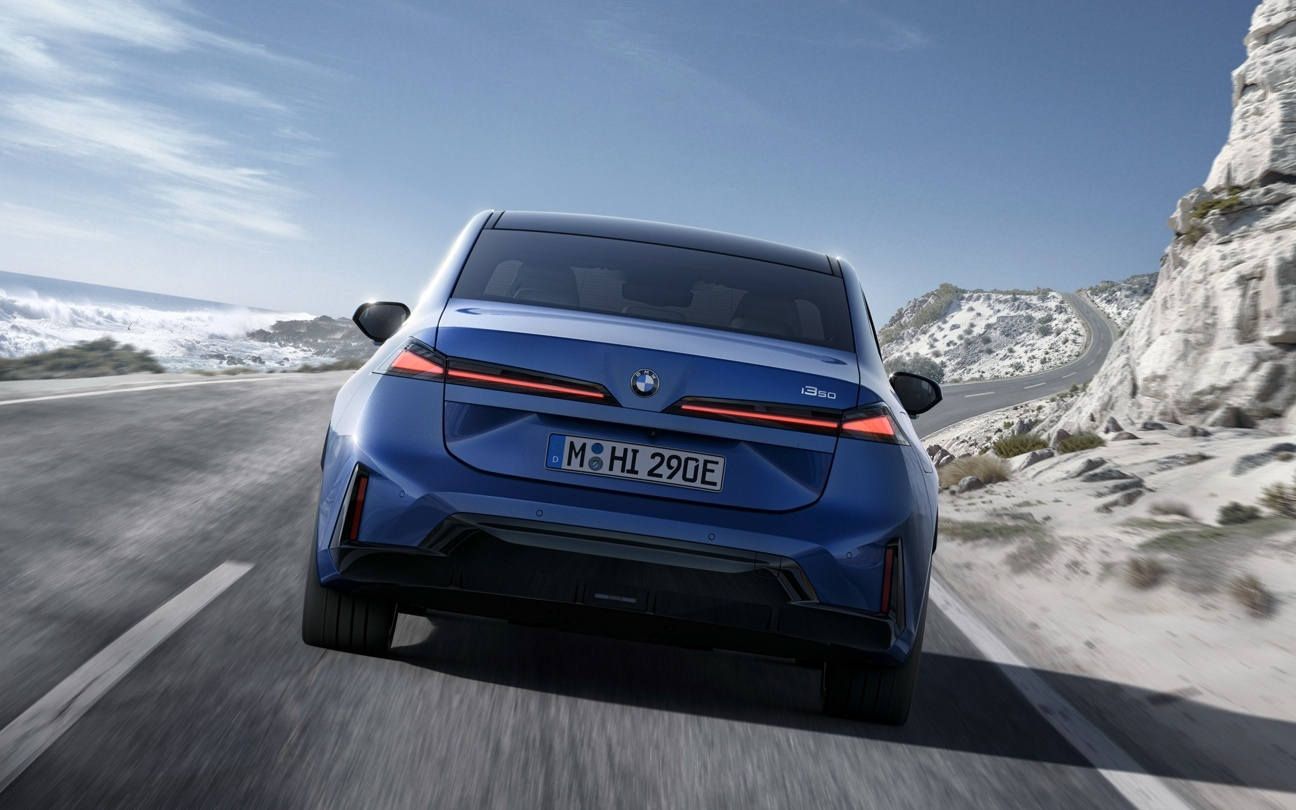 宝马新世代i3正式发布：800V平台+900km续航，长轴版北京车展见