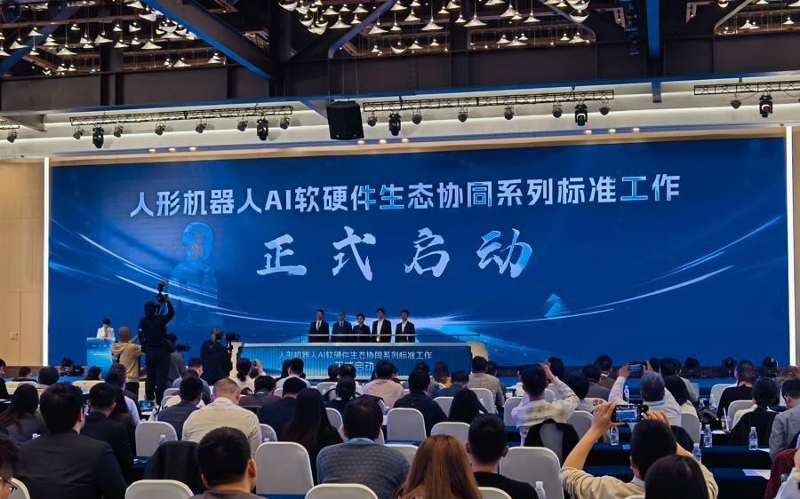 国产机器人 “身强脑弱” 困境怎么破?大零号湾今发布4项具身智脑技术成果