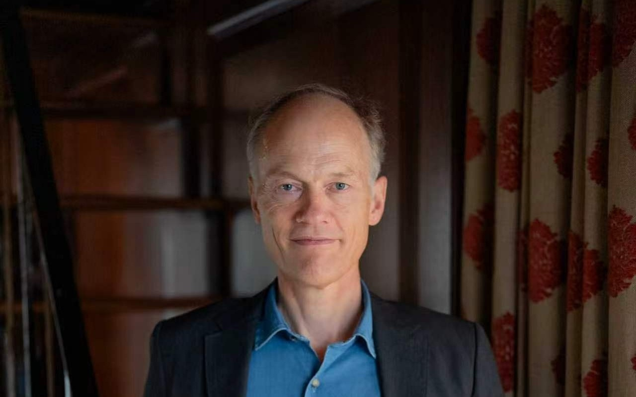 DeepMind创始人传记作者马拉比：不要让机器替你做所有事，新的工作机会在人际连接里