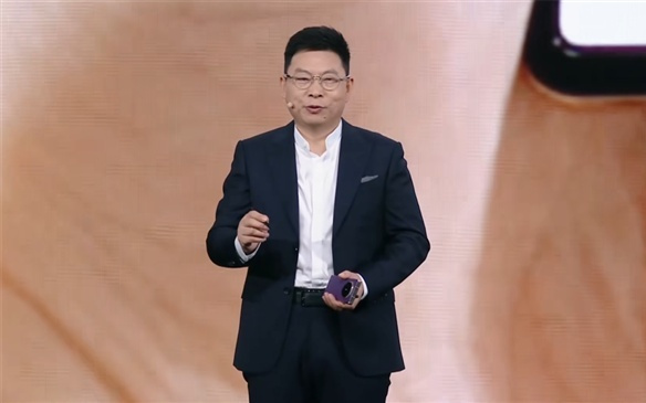 余承东：三折叠能超越华为的只有华为