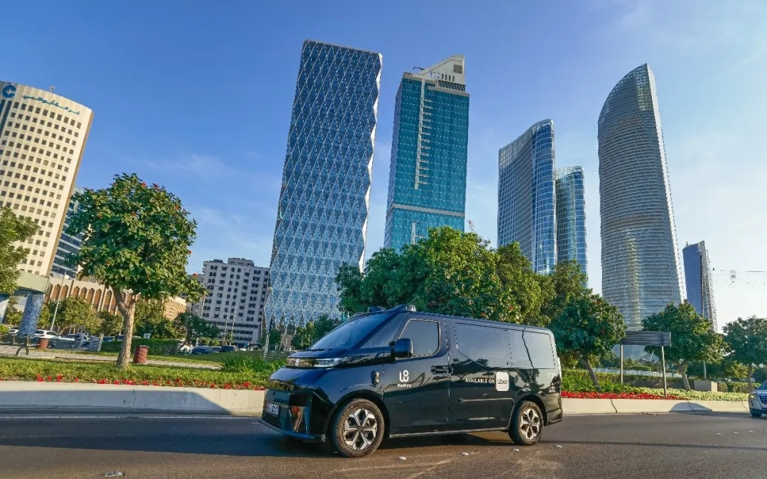 Robotaxi首次开进阿布扎比市中心！文远知行携手Uber再拓商业运营版图