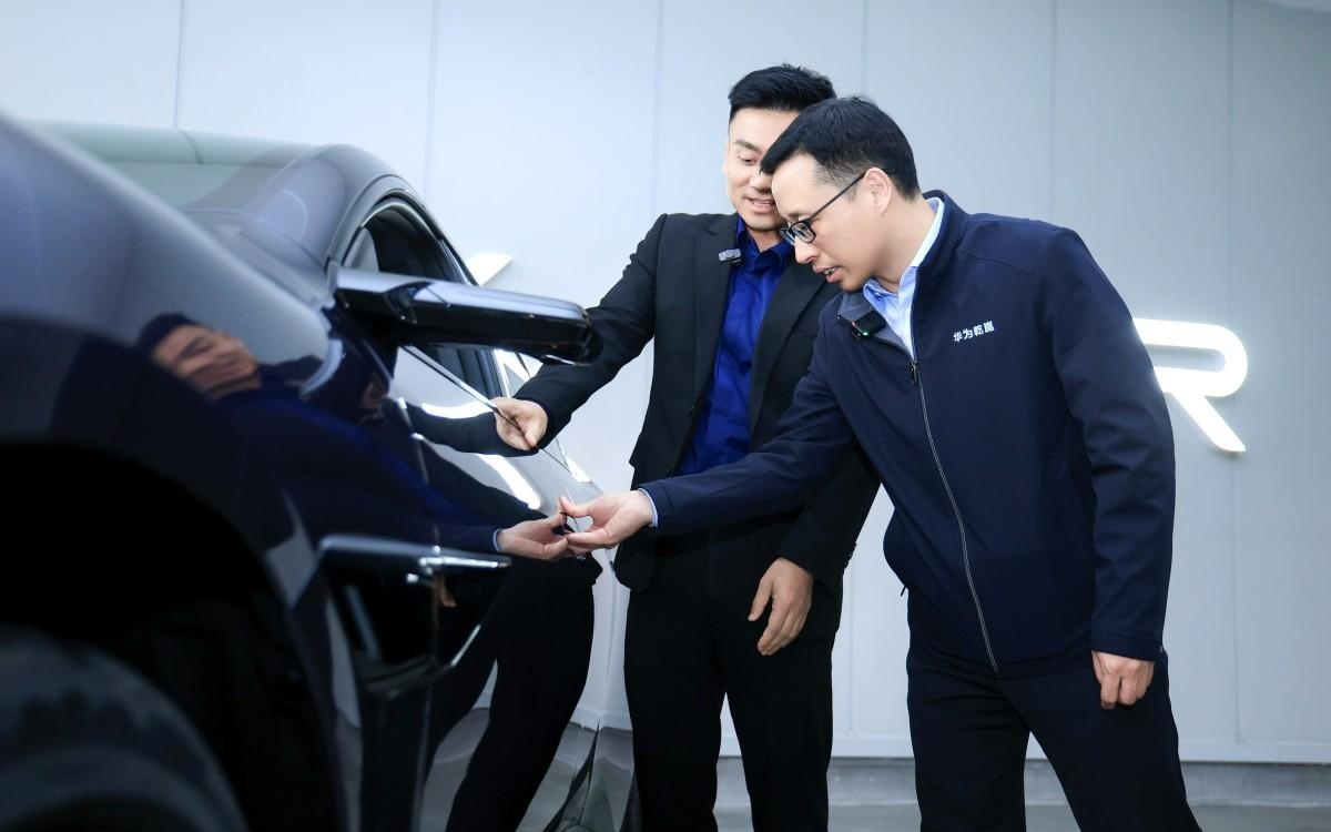 迈入“产品共创”新阶段，华为乾崑与阿维塔共同进驻工厂