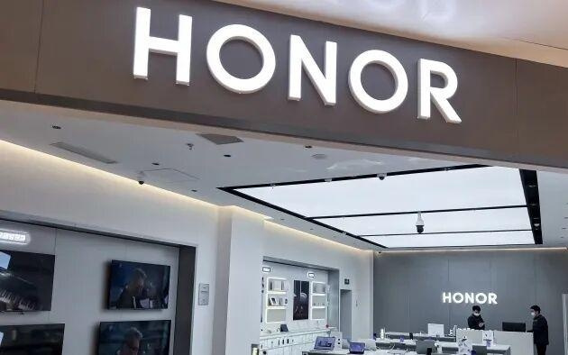 荣耀将推出首款人形机器人