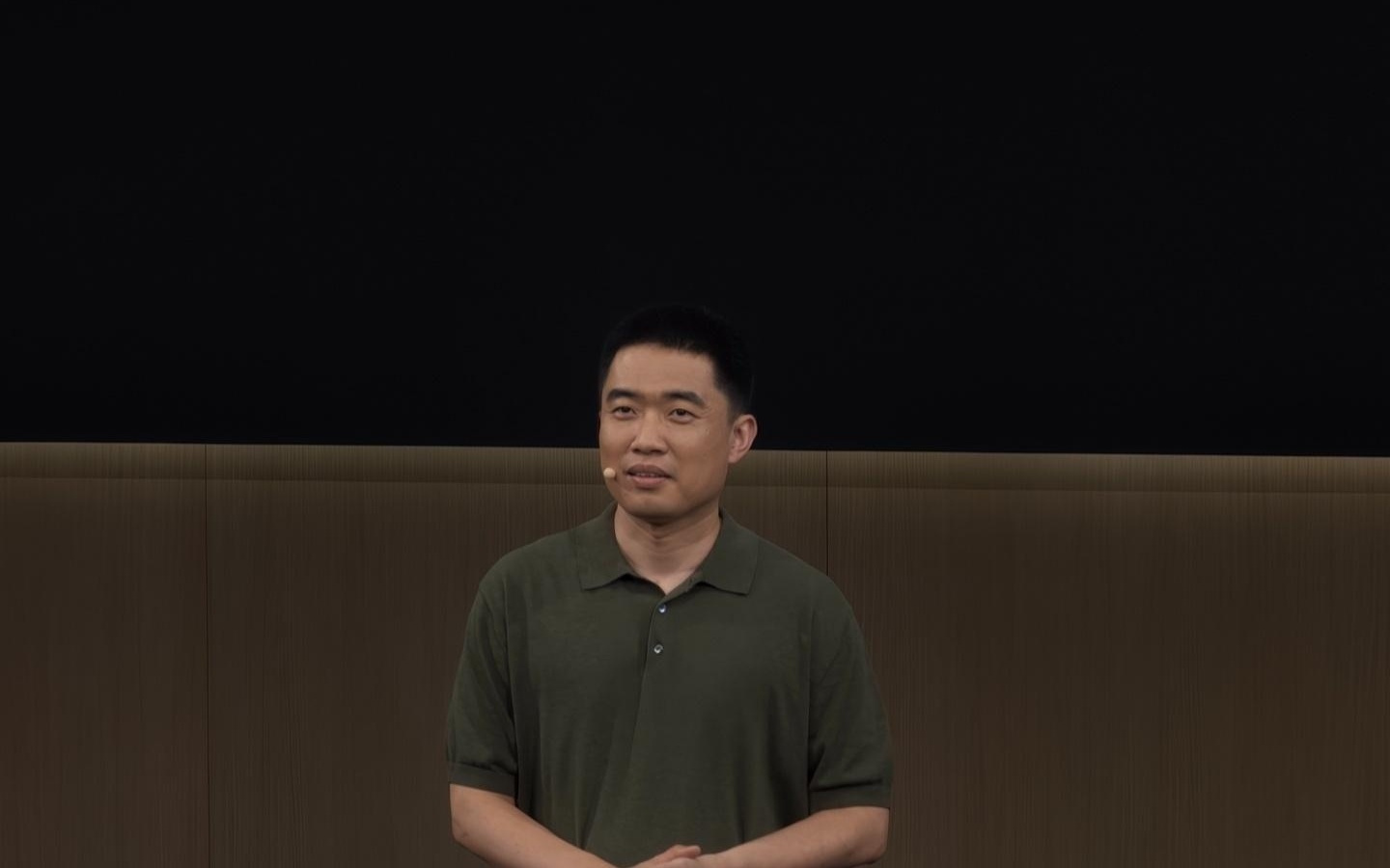 四位一体,理想CEO李想谈自己心中的“具身智能汽车”