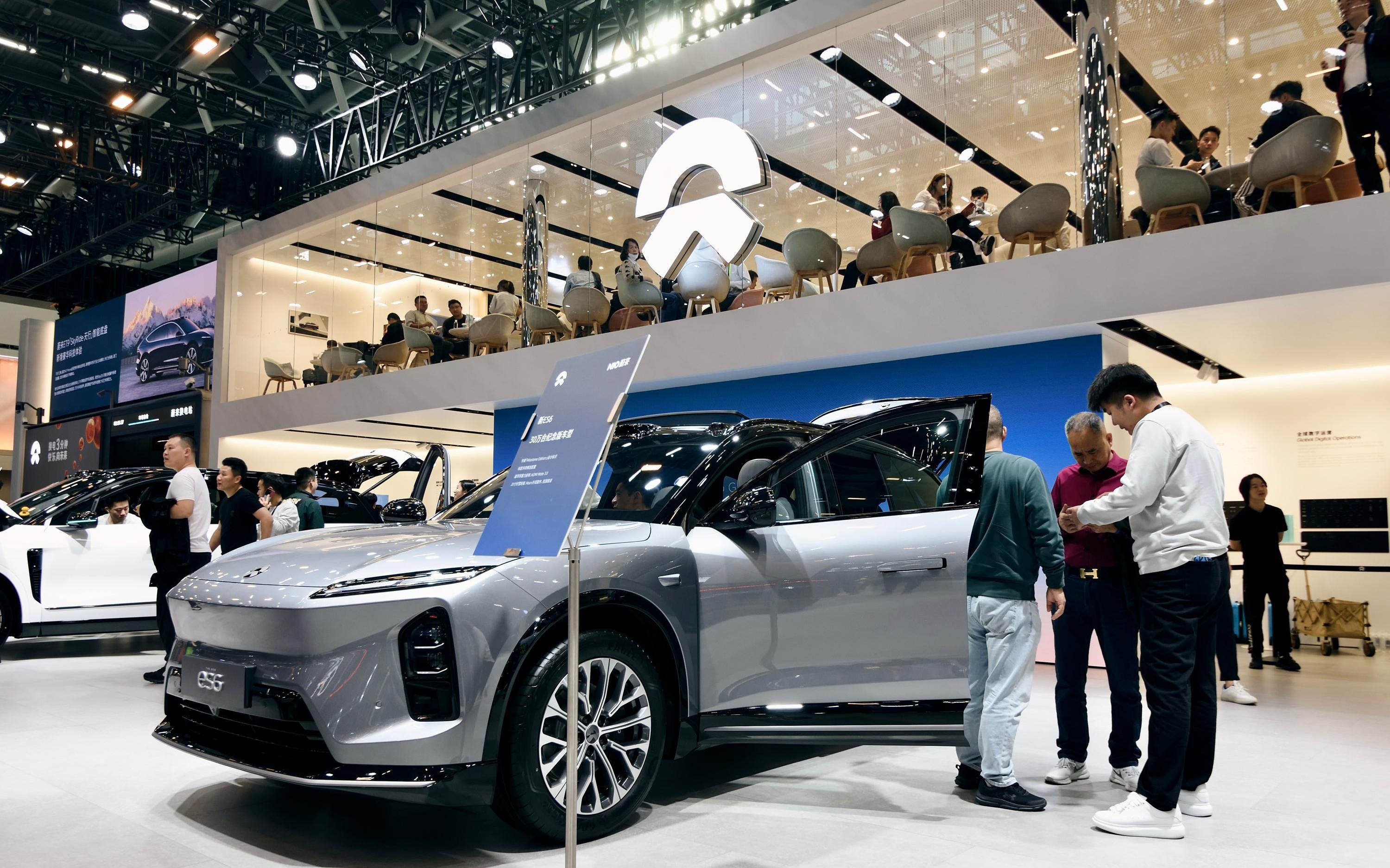 第三季度业绩缓解担忧，李斌重申对第四季度盈利有信心