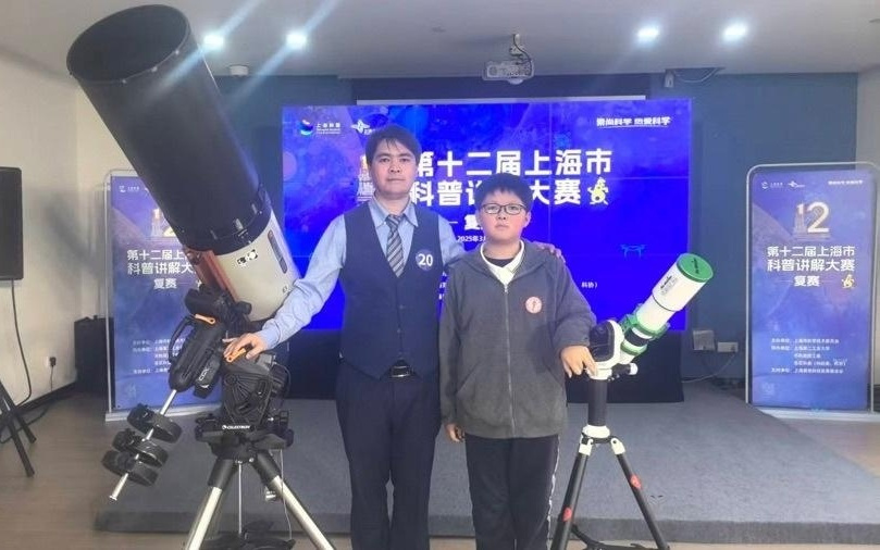 上海一对父子“手搓”电磁弹射器和飞机发动机，63平方米居室爆改家庭实验室