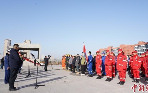 山西首次举行重载无人机空中应急救援实战演练