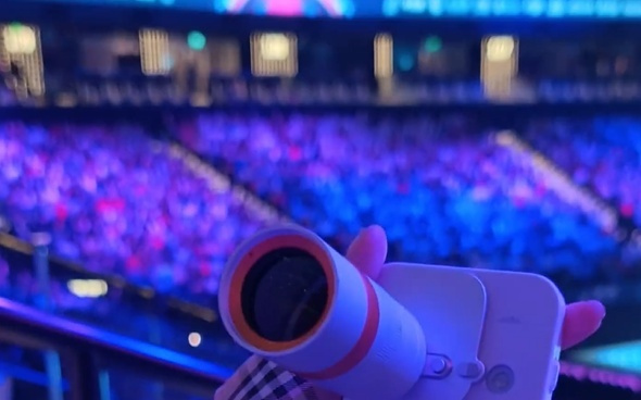 OPPO Find X9s Pro银色哈苏专业增距镜亮相:观赛神器 颜值拉满