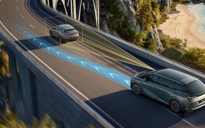 小鹏北大VLA论文入选顶会！用“小模型”跑赢大模型，推理提速4倍