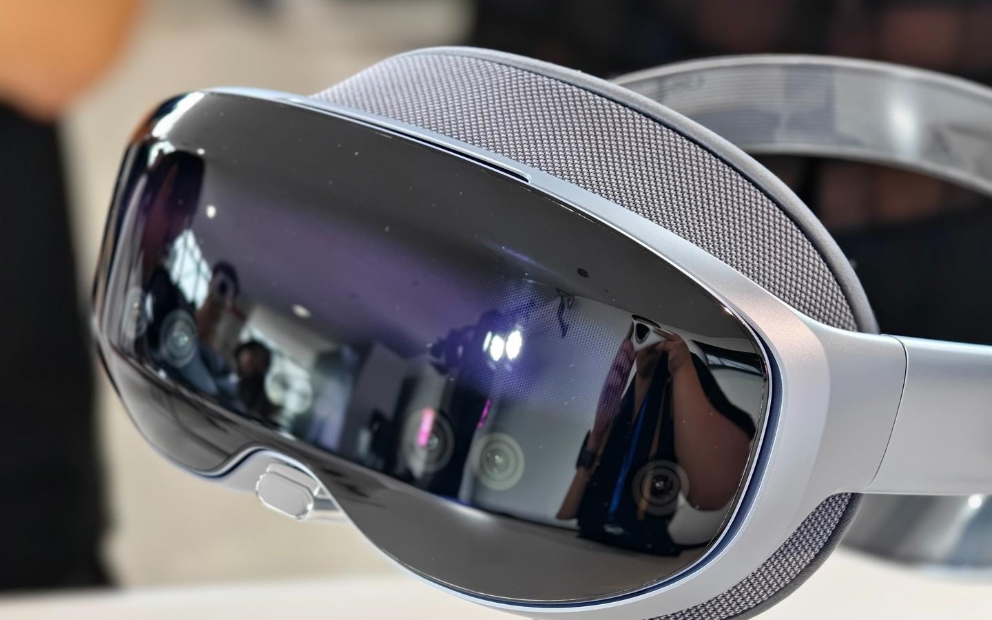 vivo Vision 探索版头显明日起开放线下体验，首批 10 余座城市