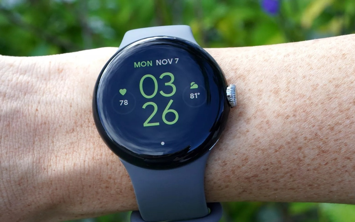 谷歌为初代Pixel Watch推送安全更新，修复紧急拨号Bug