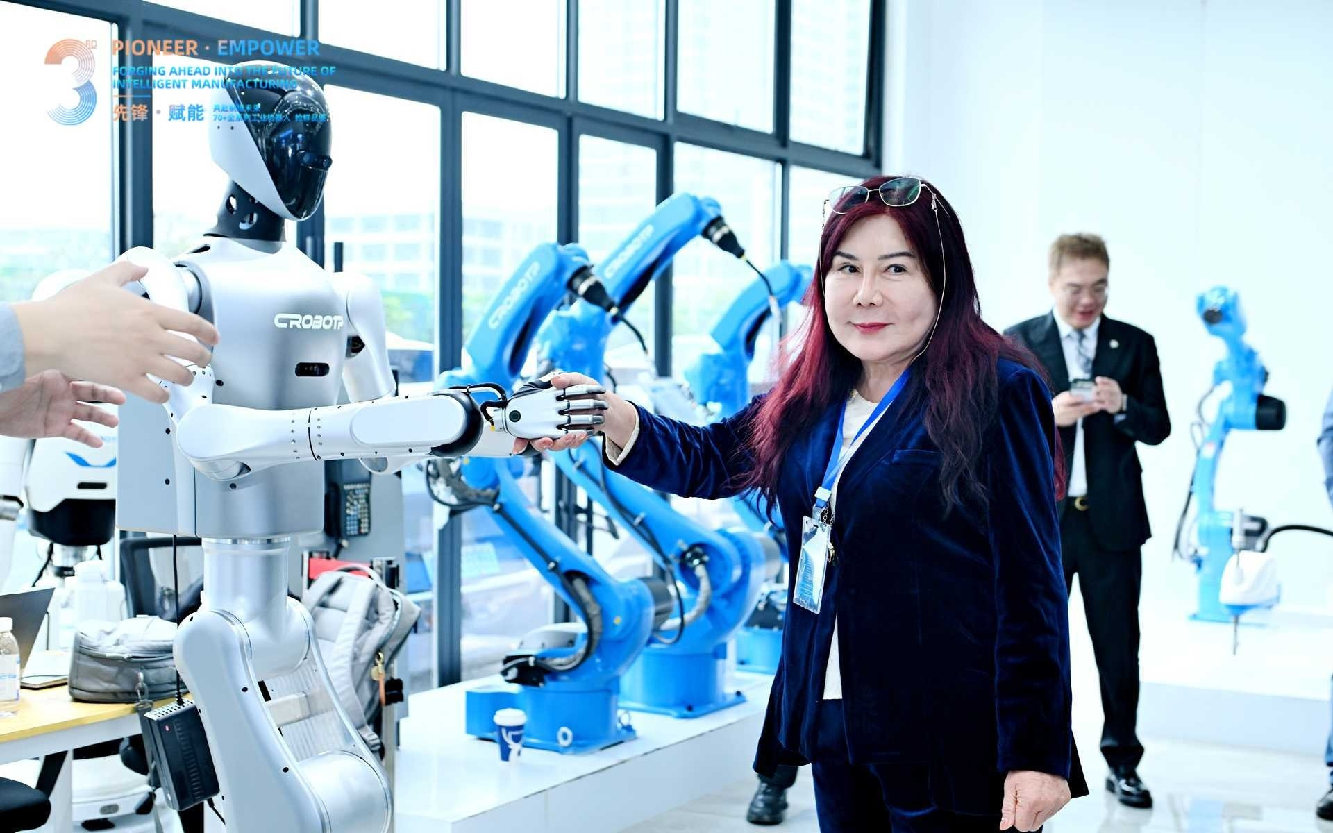 卡诺普发布轮式人形机器人！新品将亮相德国汉诺威工业博览会