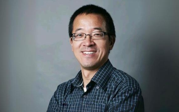 俞敏洪的“南极企鹅”，为何年轻人难以共情？丨中听