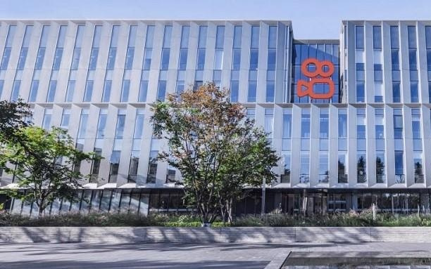 国产最强多模态宝座又易主？671B参数练就“火眼金睛”，基于DeepSeek打造