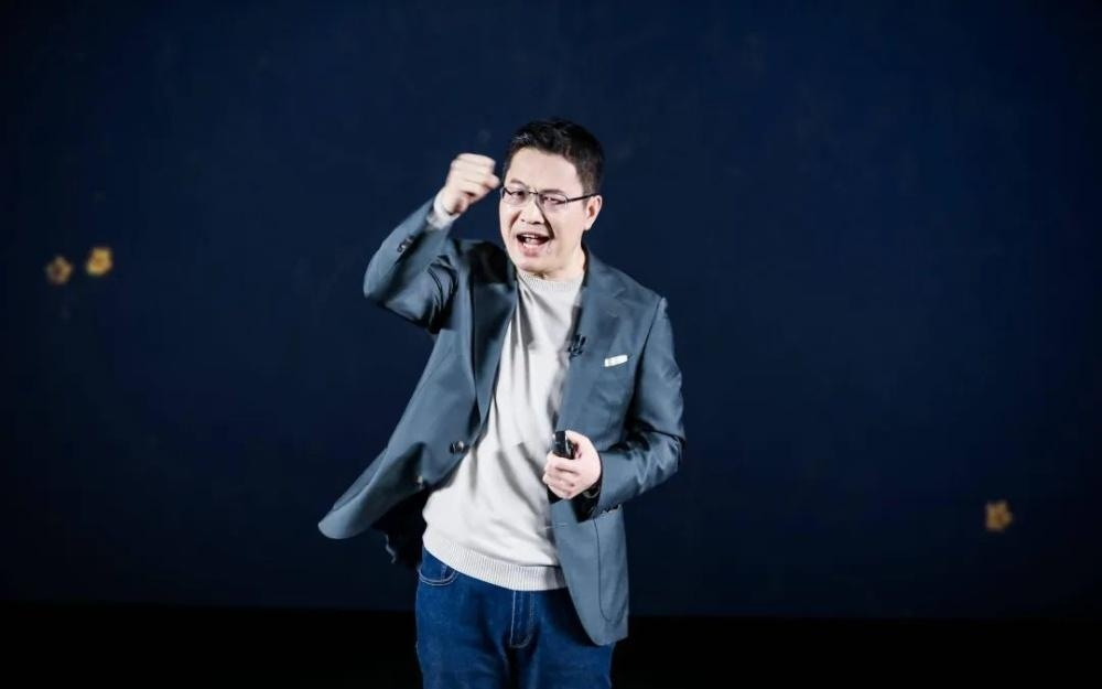 小米巴塞罗那炸场！真徕卡手机1.6万元开卖，VGT超跑等9大新品齐发