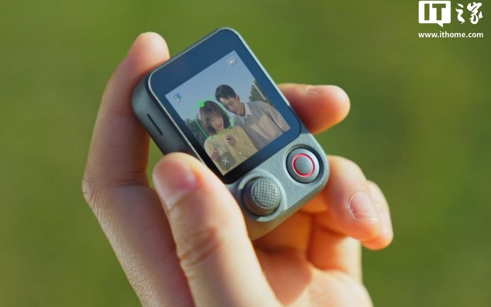 大疆Osmo Mobile 8P手机云台发布：磁吸带屏遥控器，899元起