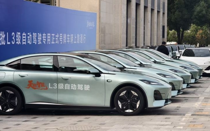 46辆“重庆造”L3汽车规模上路，见证中国自动驾驶关键一跃