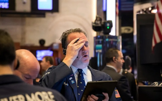 美股收低，英伟达重挫4.2%，“中国金龙”跌1.81%，金银油大涨