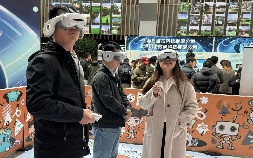 智能眼镜发令枪已打响：跑对方向比抢跑更重要