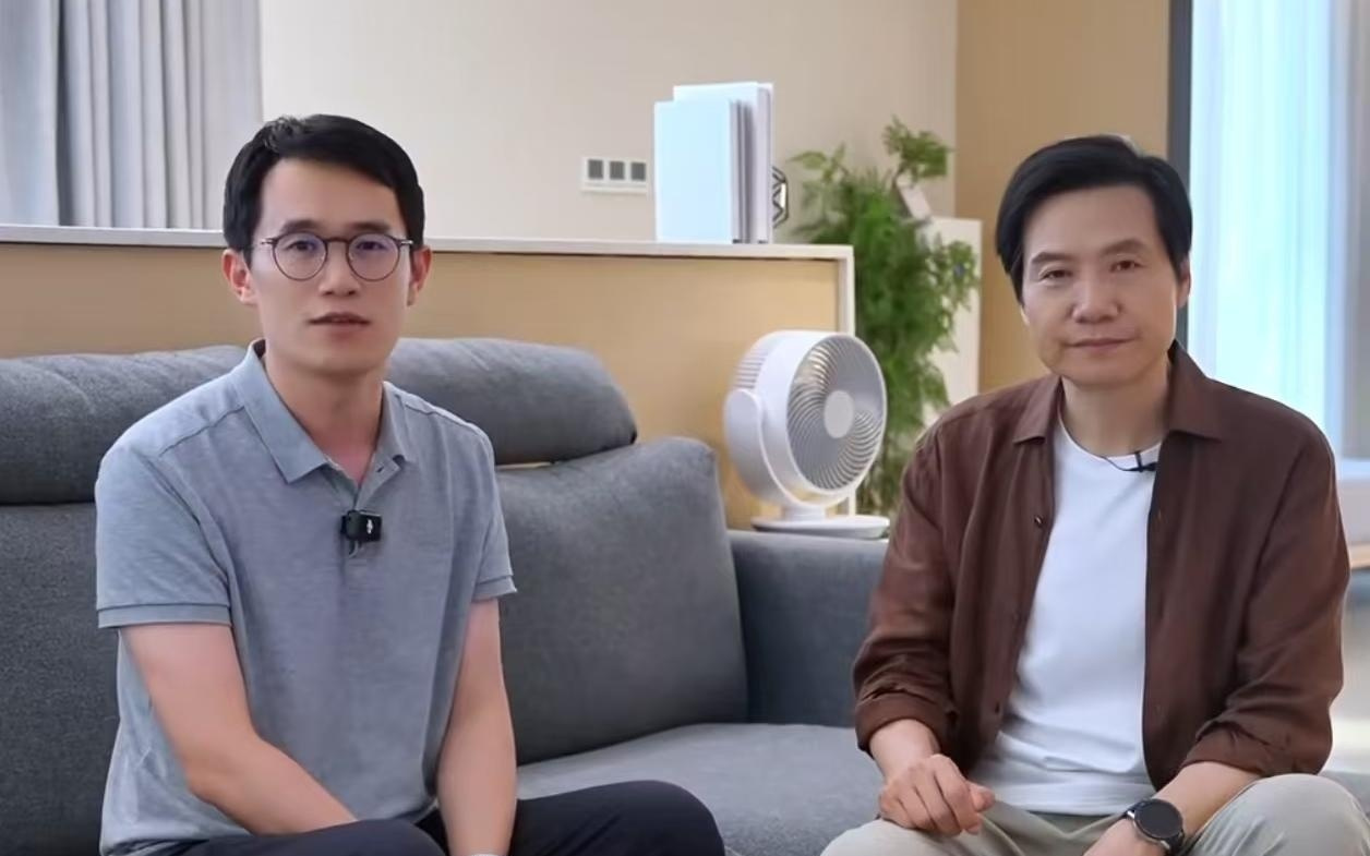 小米通报王腾因泄密被辞退，本人发微博回应；传 IPO 估值 500 亿，宇树回应 ；辛顿自曝被女友用 AI 分手 | 极客早知道