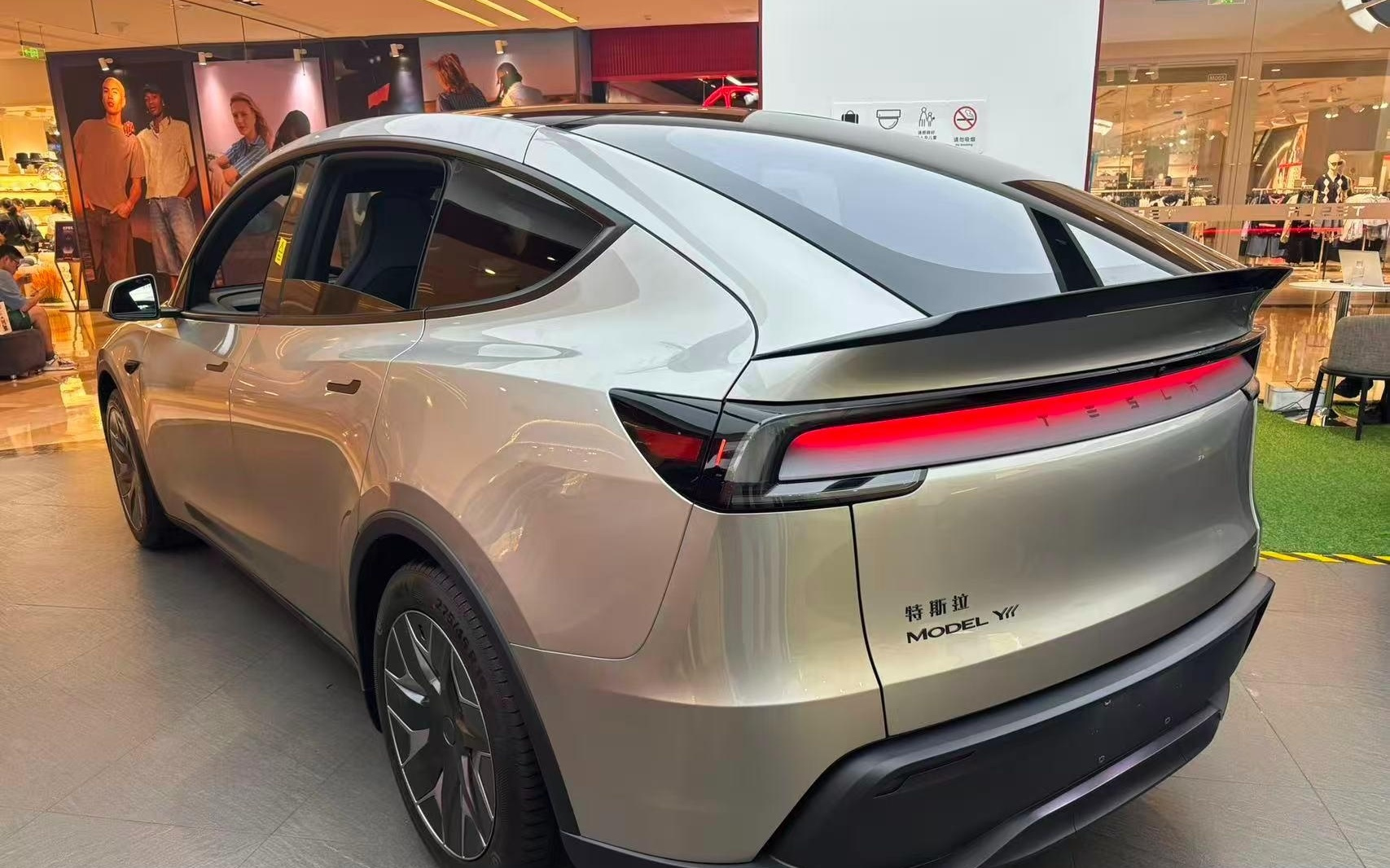 不到 20 万元买特斯拉?“廉价版” Model 3 或进工信部目录,FSD全面转向订阅制