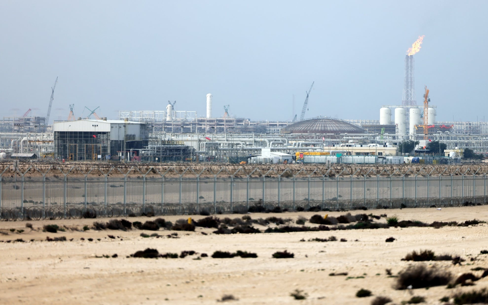 伊朗冲突威胁芯片和电池,欧洲汽车制造商面临供应链风险