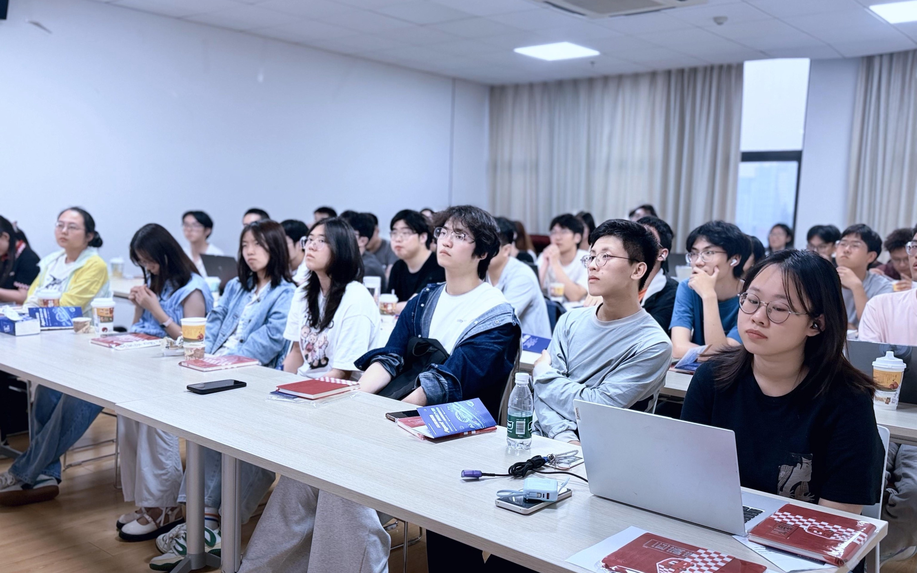 从“算力”到“脑力”:满帮集团进校园,解码Agent技术如何重构车货匹配