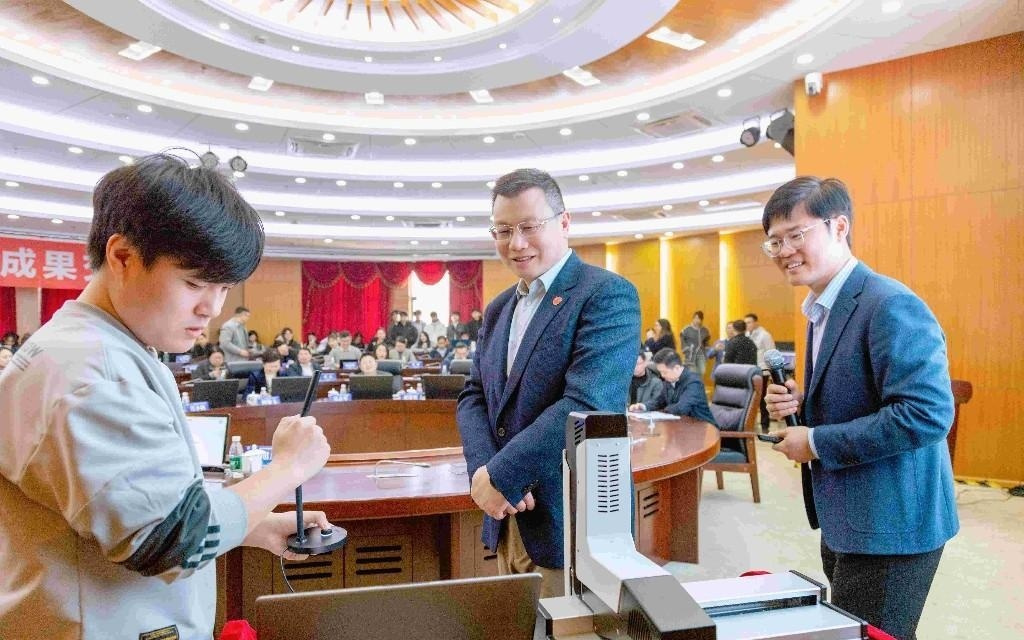 上海应用技术大学AI赋能产业一线