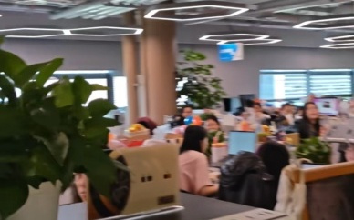 张雪到访北京阿里总部！自曝早年曾多次向马云借钱