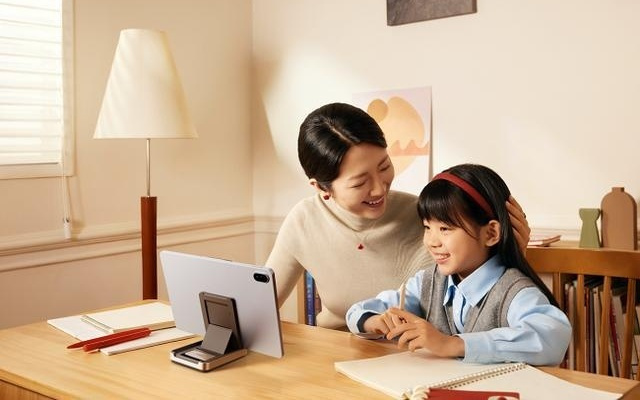 华为擎云亮相第87届教装展 以“鸿蒙AI”重塑智慧教育全场景体验