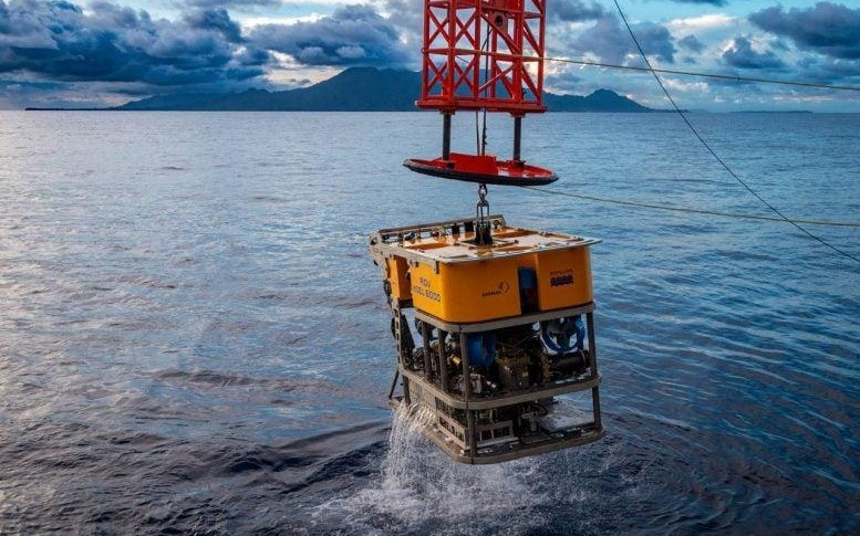 1300米深海奇观：科学家首次发现“冰火共存”的热液场