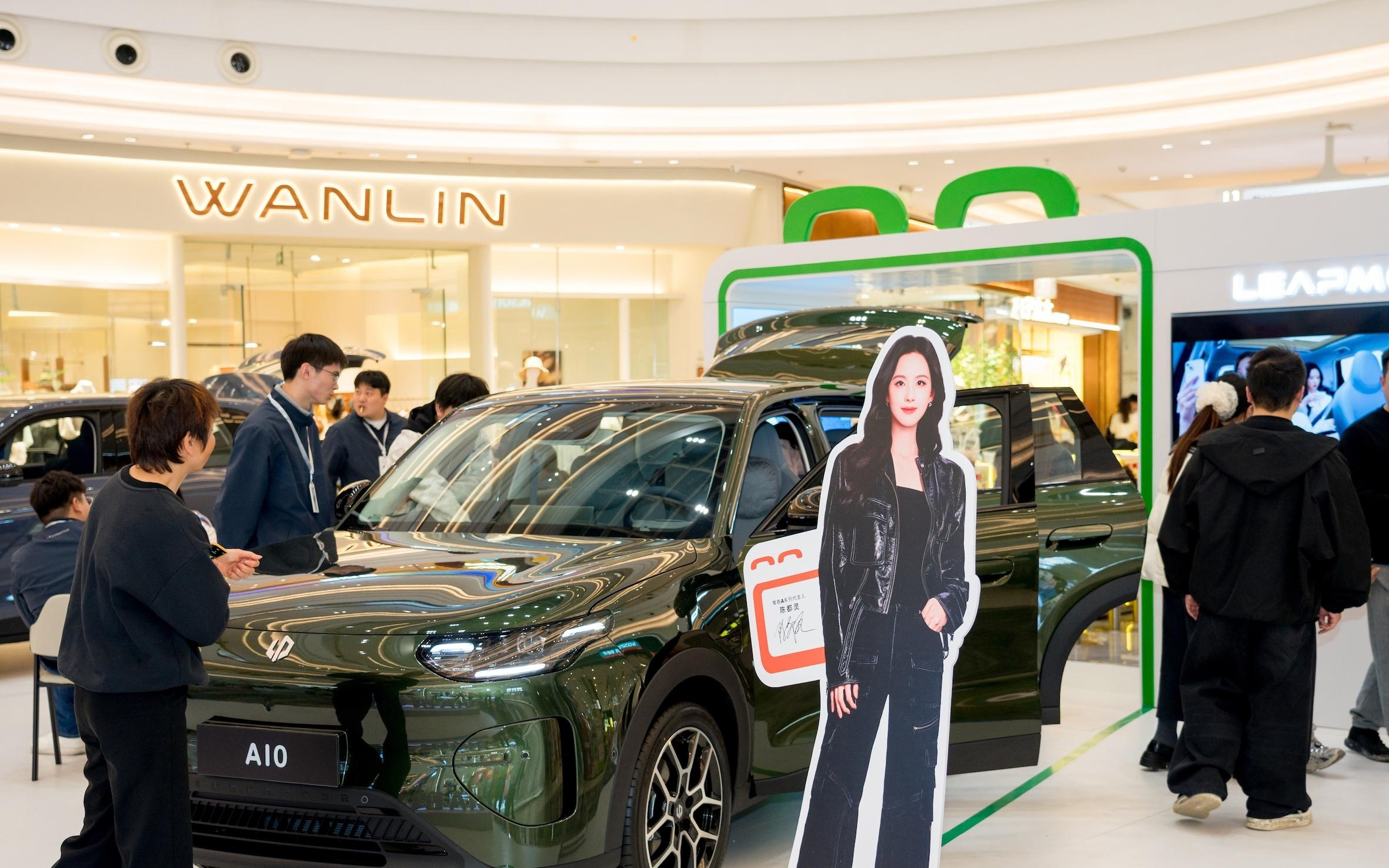 “锁定爆款”，零跑A10登上三大热榜，零跑汽车周末订单超9000台