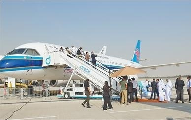 中国大飞机首次亮相迪拜航展（国际视点）