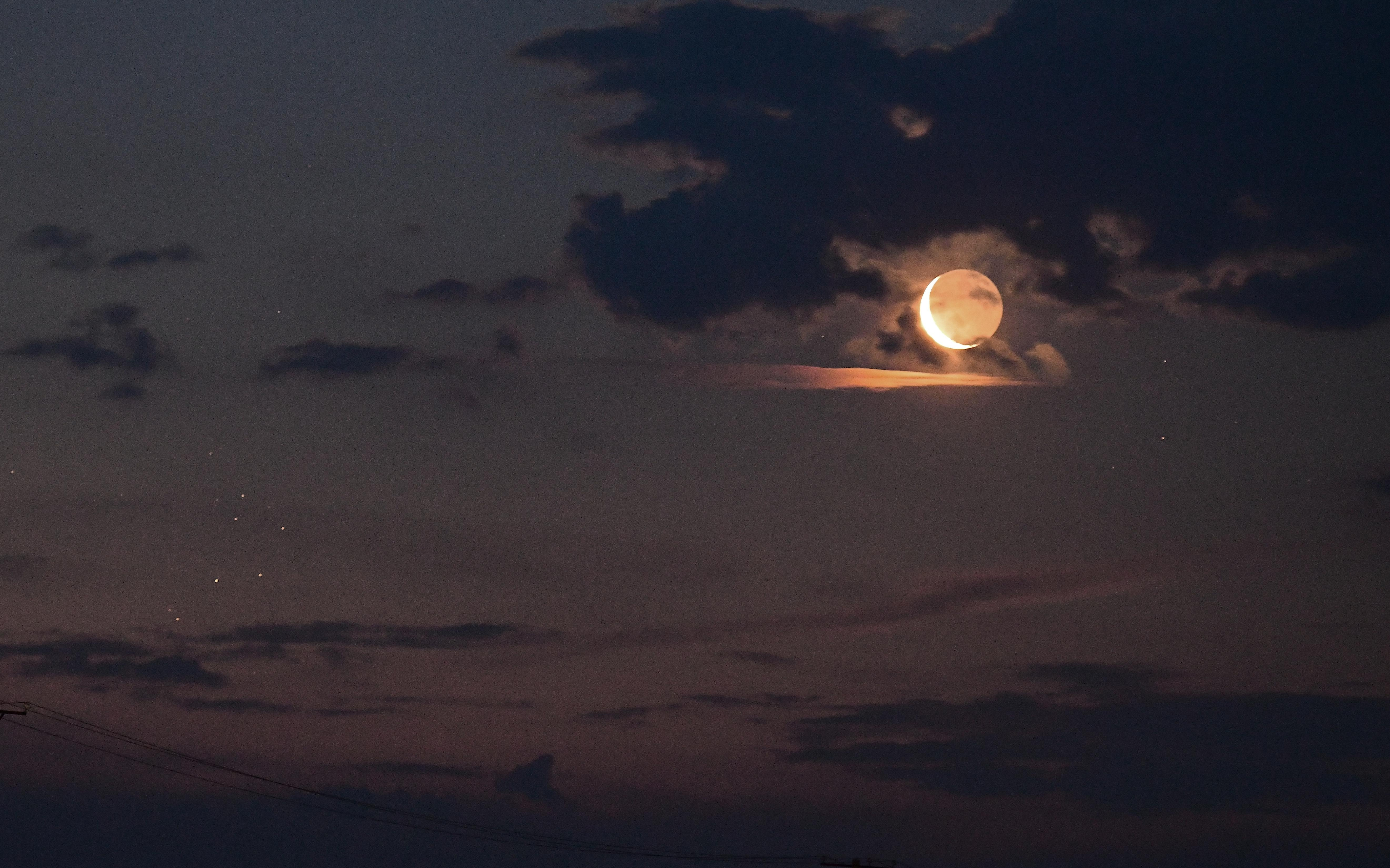 3月23日浪漫天象:蛾眉月“牵手”昴星团