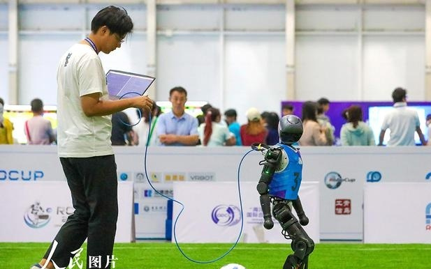 2025亚太机器人世界杯青岛国际邀请赛举行