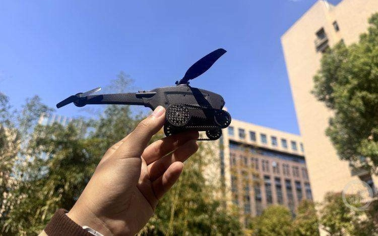 两会特写｜“重庆宝贝”背后的硬核科技：巴掌大无人机藏着510个零件