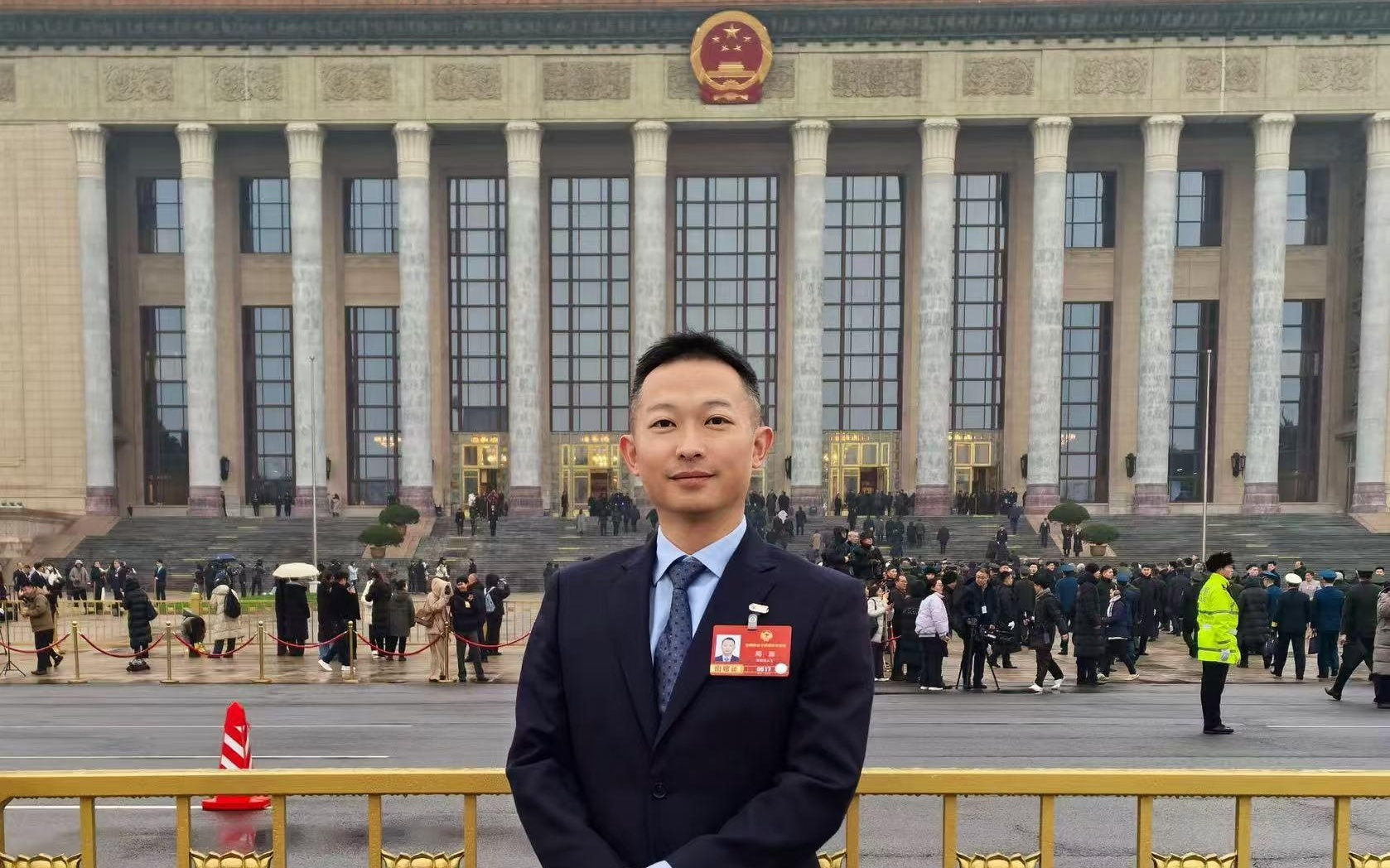 AI漫剧“洗稿”侵权频发何解?全国政协委员、知乎CEO周源:强化惩戒,让违规方“真正出血”