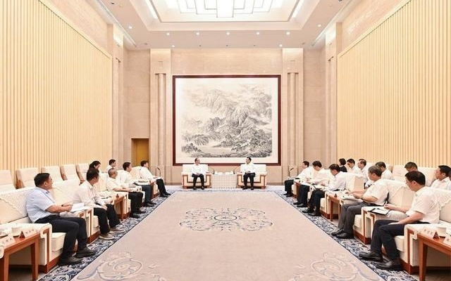 重庆人工智能学院、重庆通用人工智能研究院揭牌 袁家军胡衡华会见何光彩一行并共同揭牌