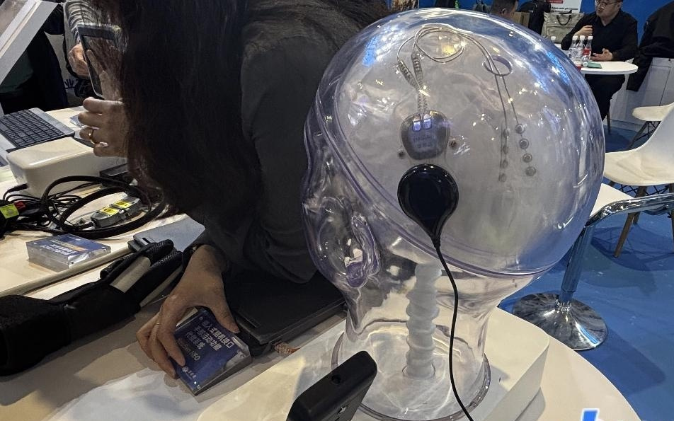 “一天可能讲了上百遍”,脑机接口有多火?