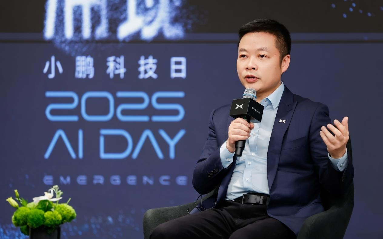 物理AI赛道的中美角逐：小鹏与特斯拉的“共识”与“超越”