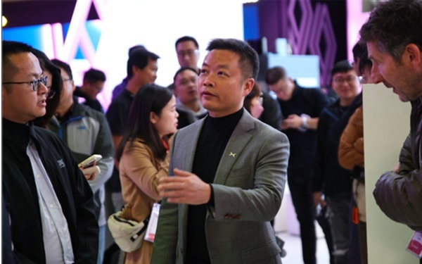 何小鹏称做车企是痛苦的：汽车销量很好但是不够