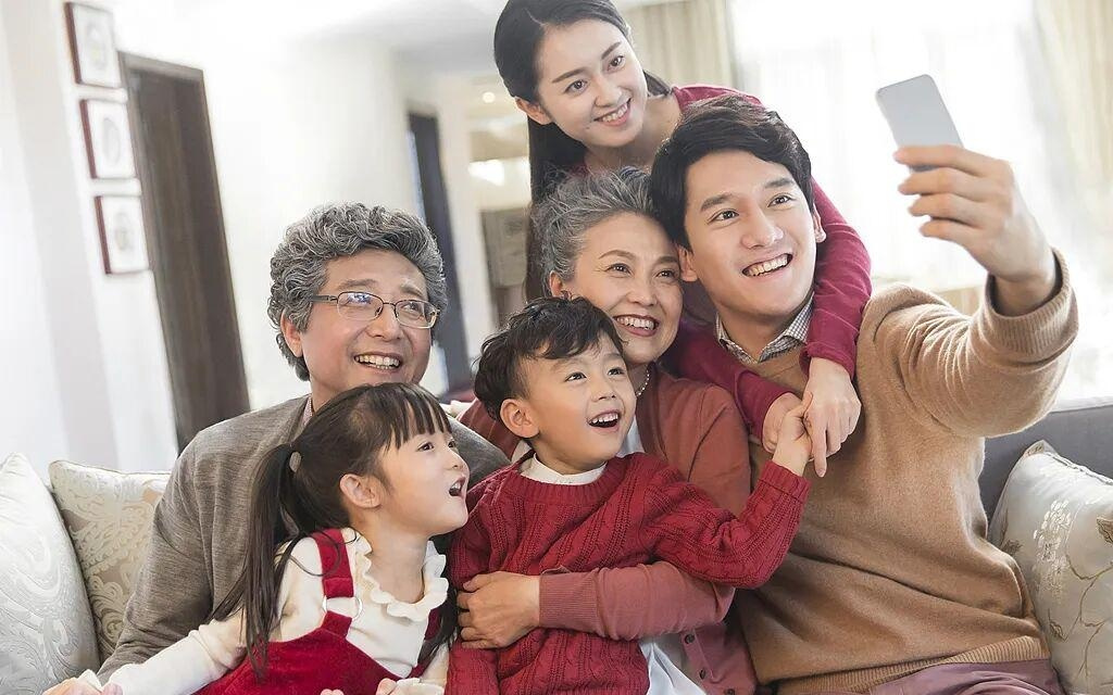 这个春节，我的“赛博家人”上岗了