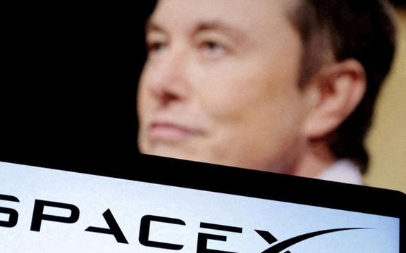 马斯克放话：先造月球城市，后建火星城市！他构想的太空城市长啥样？