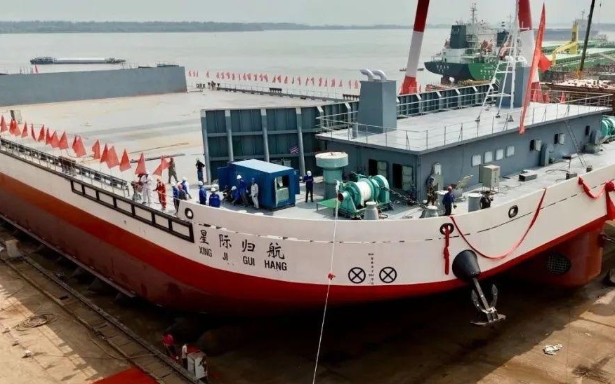 中国首艘、世界第五艘海上运载火箭回收船“星际归航”号顺利吉水