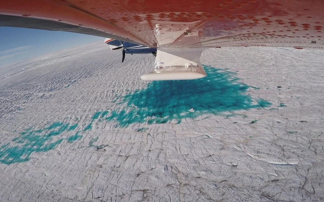 全球变暖新警报：格陵兰79°N冰川显现不稳定，内部现巨型“水泡”