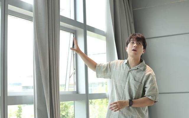 杨浦：勾勒一个“V”字，书写一个“人”字