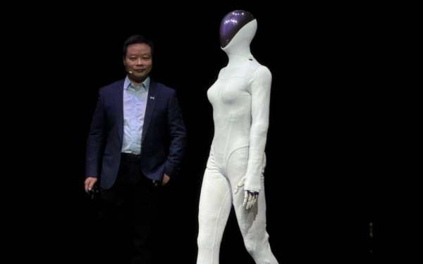 何小鹏:IRON机器人今年底量产 月产能目标超1000台