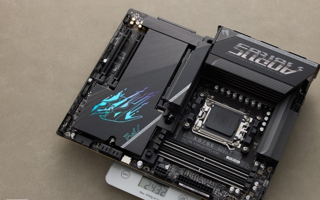 技嘉X870E X3D主板评测：鸡血模式2.0，X3D处理器“黄金搭档”